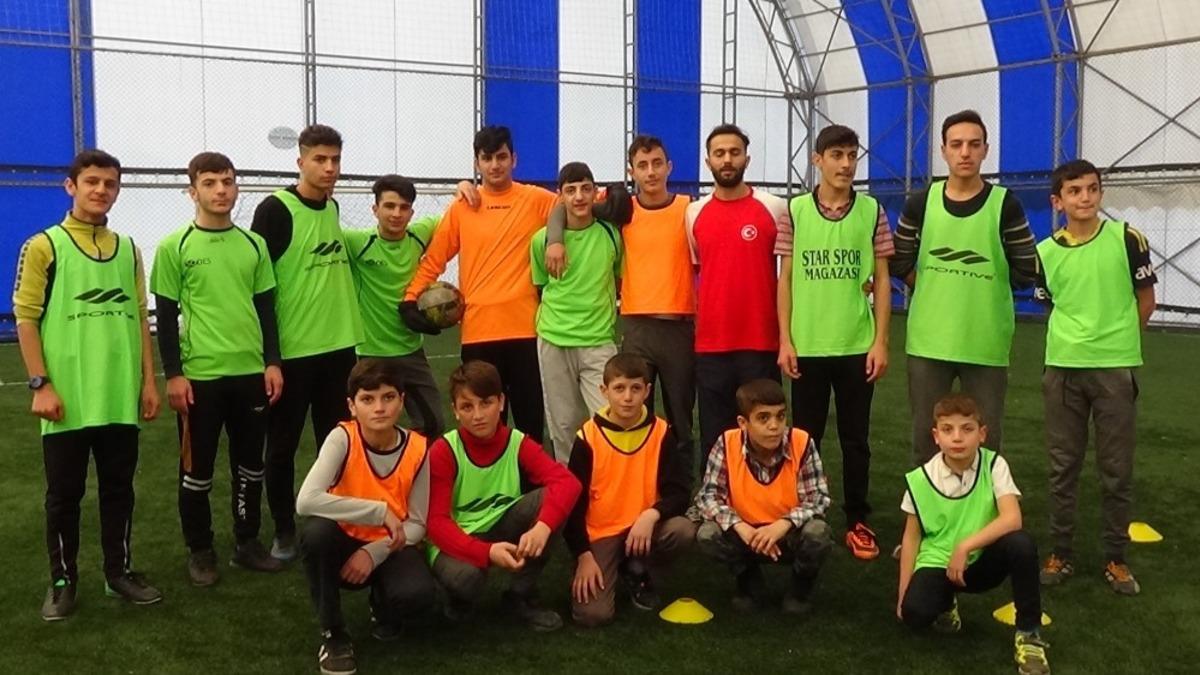 Koruma altındaki &ccedil;ocuklar futbolla geleceğe hazırlanıyor