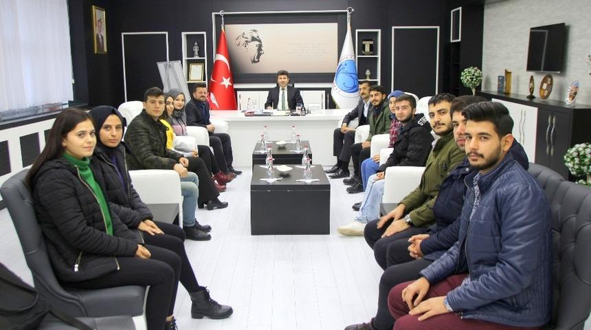 Rekt&ouml;r Karacoşkun &Ouml;ğrenci Topluluklarıyla bir araya geldi