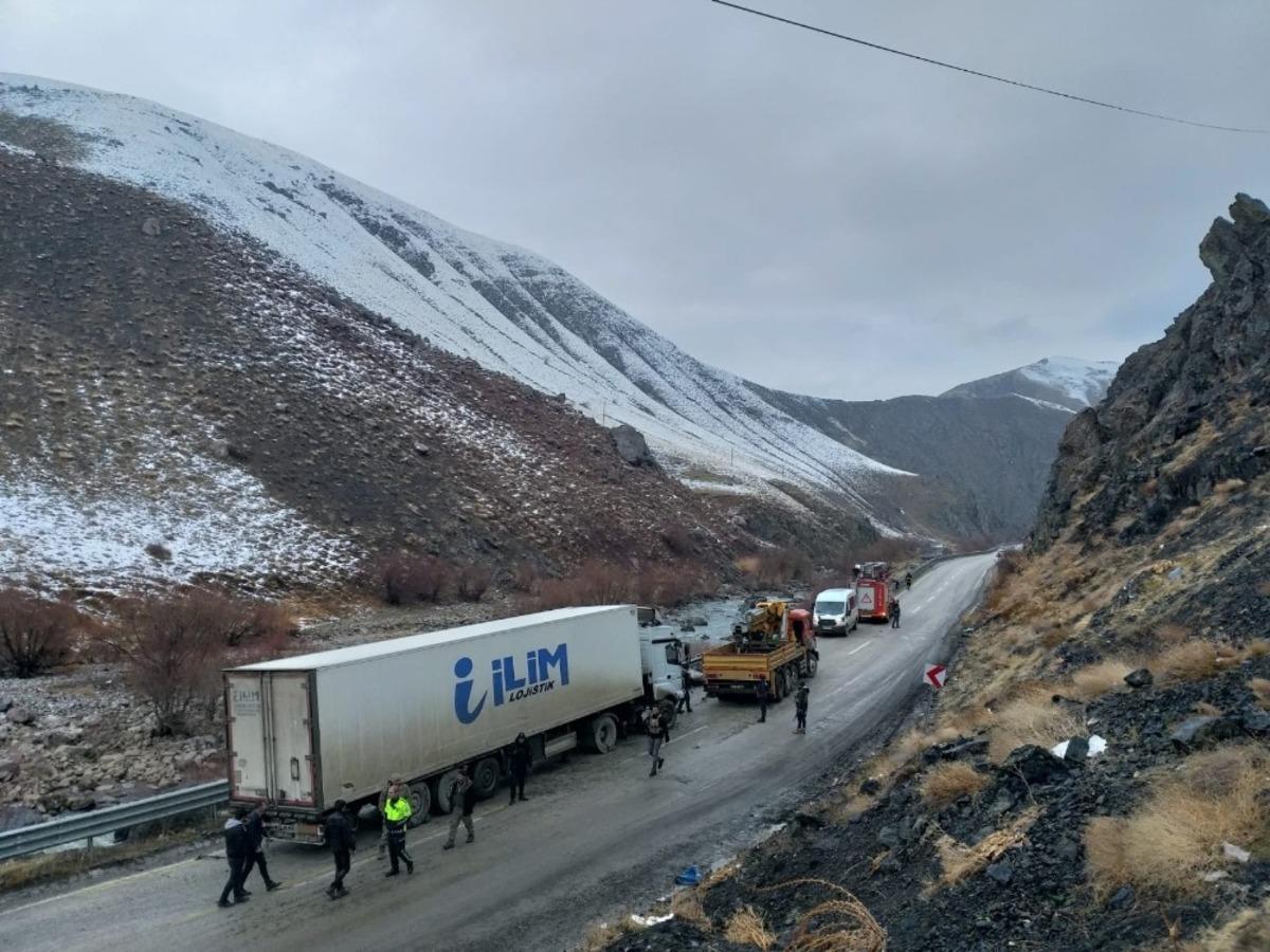 Y&uuml;ksekova&rsquo;da trafik kazası: 5 yaralı