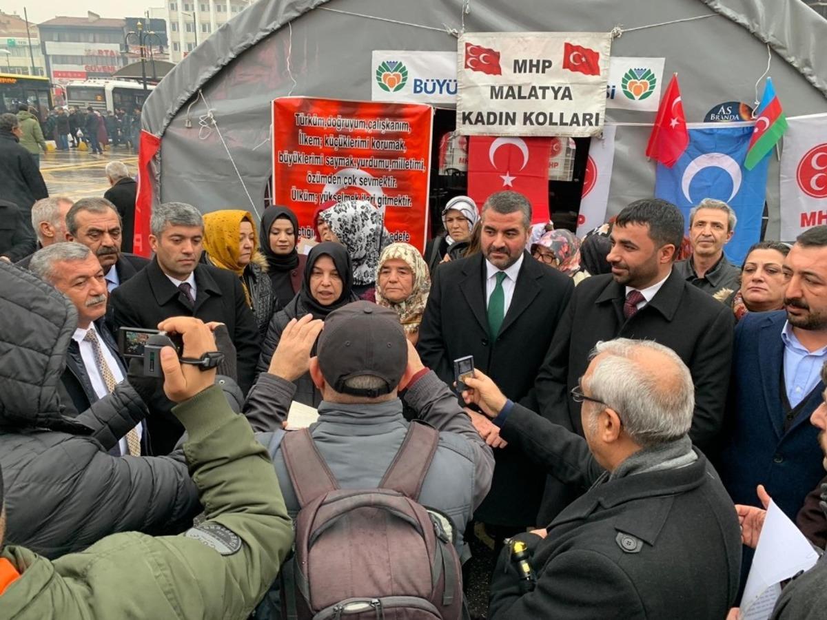 Malatya&rsquo;da &ldquo;Doğu T&uuml;rkistan&rdquo; konulu fotoğraf sergisi a&ccedil;ıldı