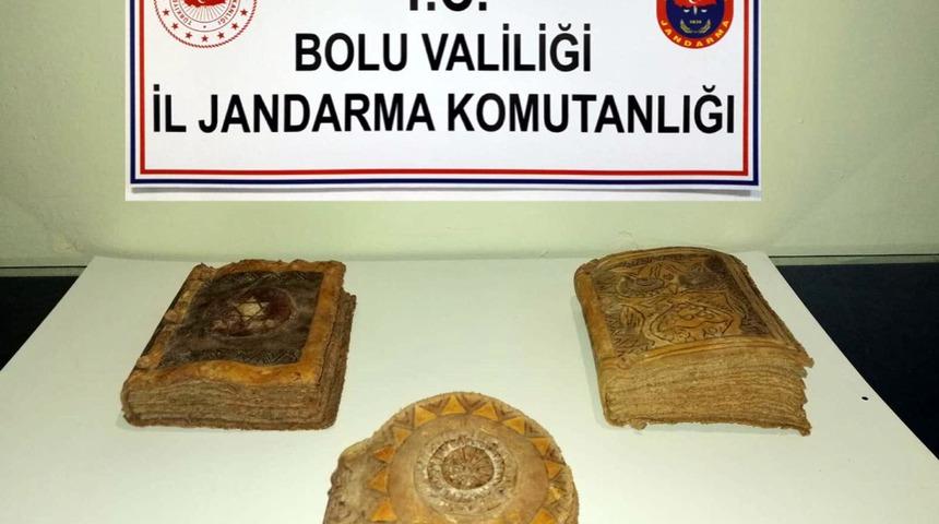 Bolu'da tarihi 3 Tevrat ele ge&ccedil;irildi