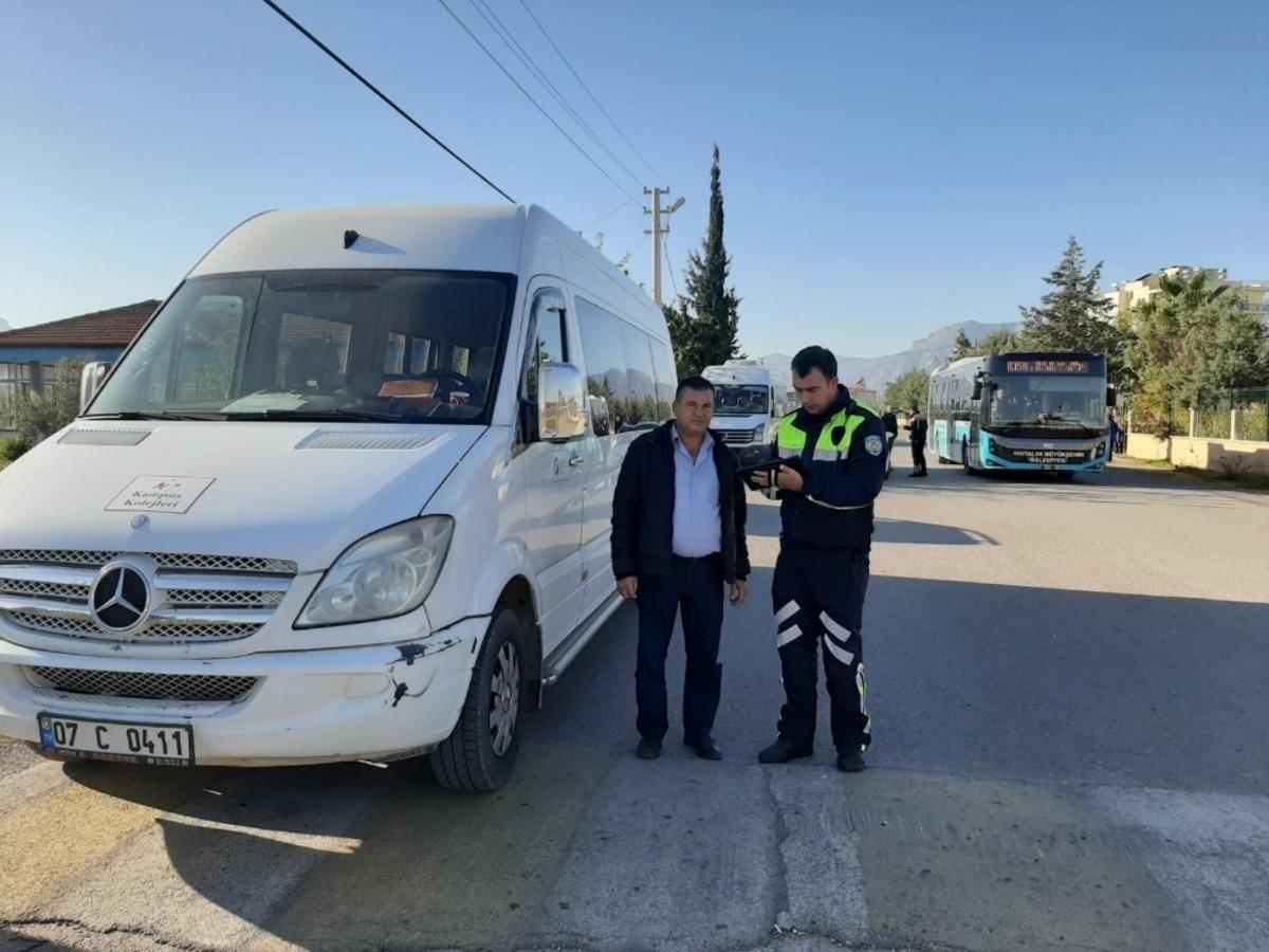 Okulların &ccedil;evresindeki 128 şahıs incelendi