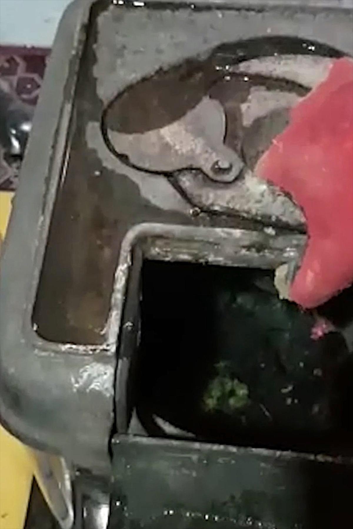 Uyuşturucuyu sobada yakmaya &ccedil;alışan 2 kişi yakalandı