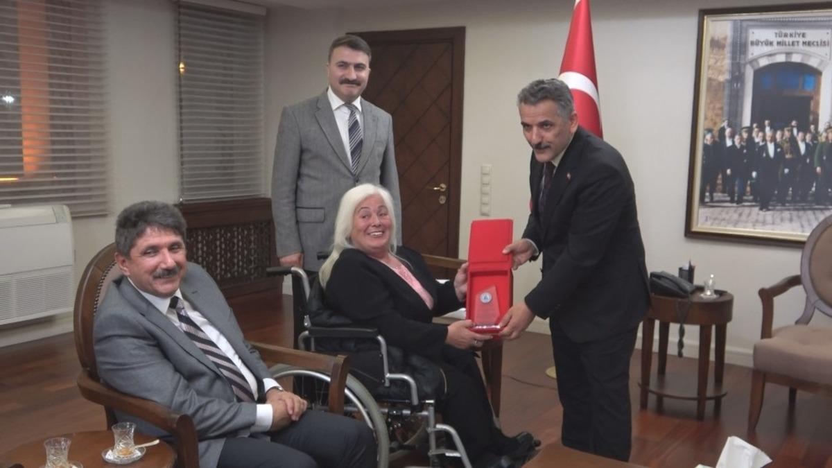 Vali Kaymak&rsquo;a &rsquo;insan hakları&rsquo; plaketi