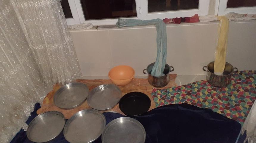 Antalya'da yağış uyarısının ardından vatandaşlardan tencere ve tepsili önlem