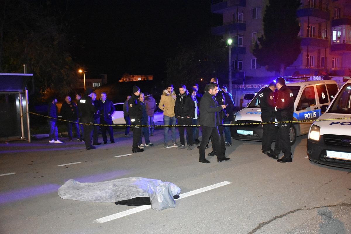 Emekli banka m&uuml;d&uuml;r&uuml; yol ortasında &ouml;l&uuml; bulundu