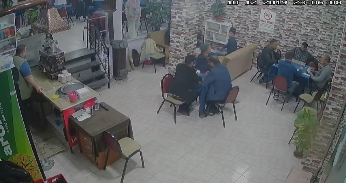 Balıkesir'deki korkutan depremin g&ouml;r&uuml;nt&uuml;s&uuml; ortaya &ccedil;ıktı! Panikle ka&ccedil;ıştılar!