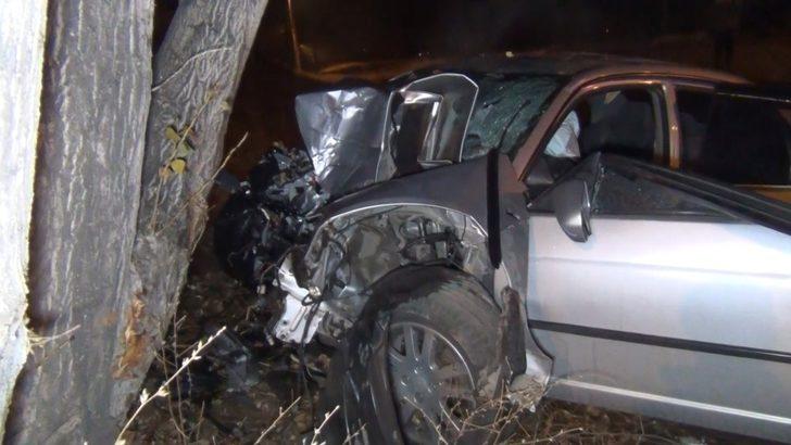 Otomobil 35 metre sürüklenip ağaca çarptı: 1 ölü G2