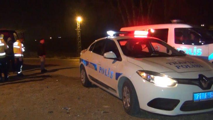 Otomobil 35 metre sürüklenip ağaca çarptı: 1 ölü G5