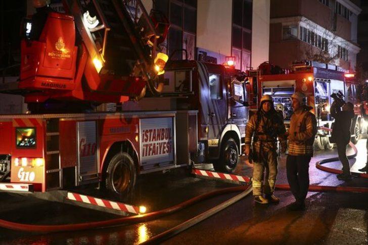 Güngören’de 4 katlı bir iş yerinin bacası alev alev yandı G4