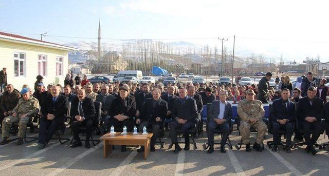 Bayburt’ta öğrencilere kıyafet yardımı