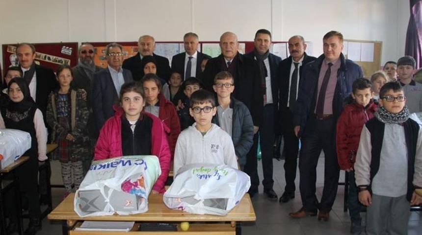 Bayburt&rsquo;ta &ouml;ğrencilere kıyafet yardımı