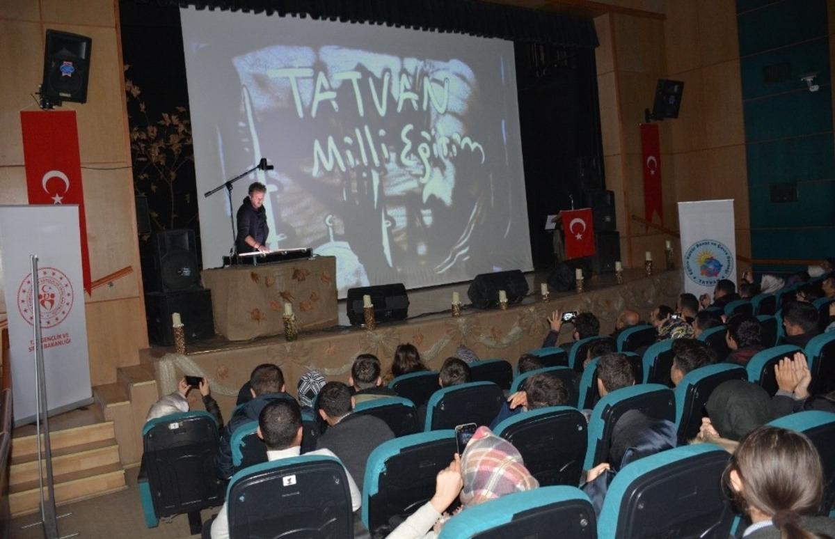 Tatvan&rsquo;da &lsquo;kum sanatı, şiir ve m&uuml;zik dinletisi&rsquo; programı