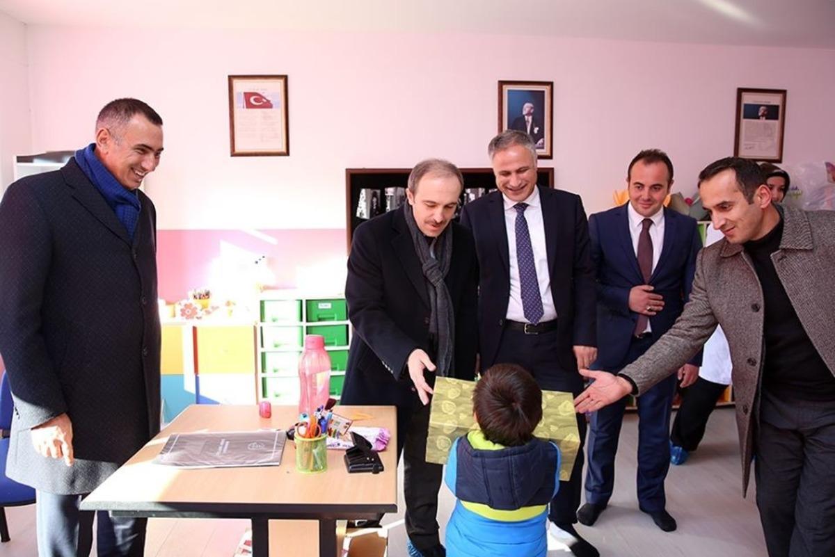 700 &ouml;ğrenci yeni giysilerle donatıldı