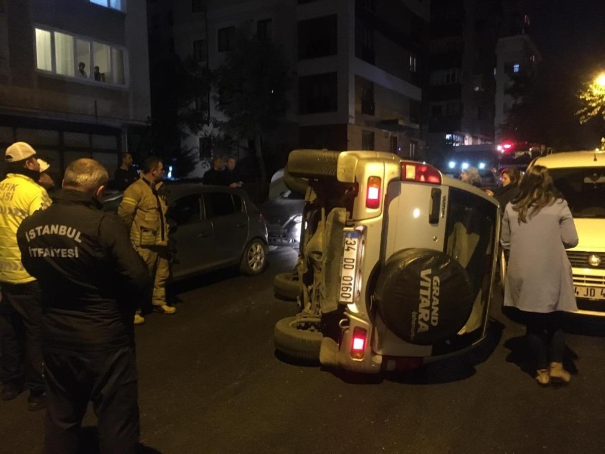 Kadık&ouml;y'de eşinin park etmesini beğenmeyen adam l&uuml;ks cipi devirdi
