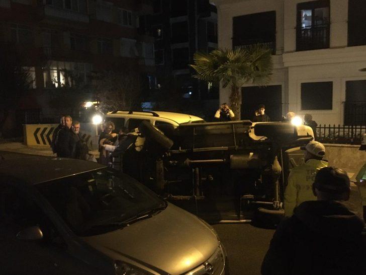 Kadıköy'de eşinin park etmesini beğenmeyen adam lüks cipi devirdi G3