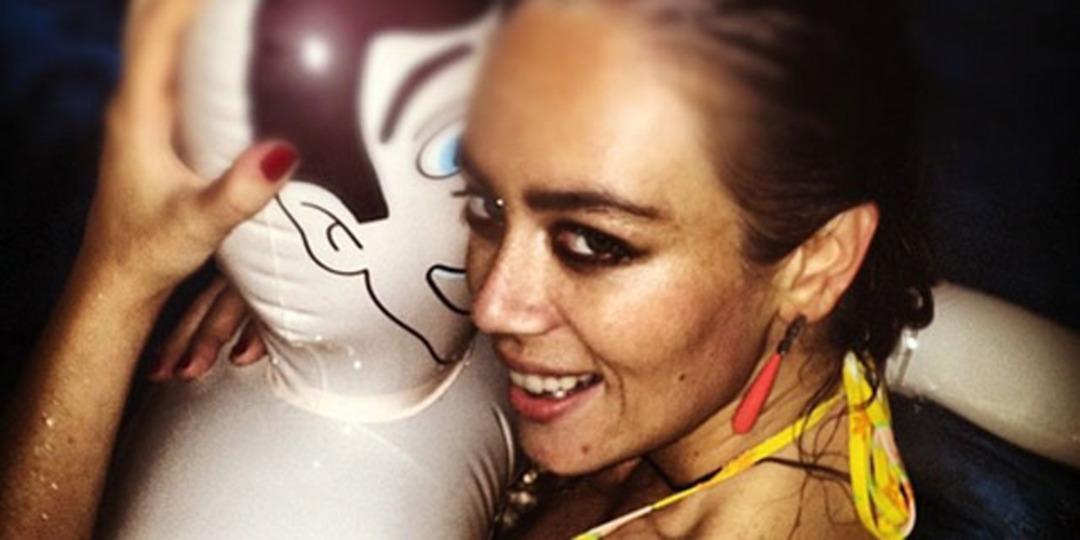 Havuzda &ccedil;ılgın parti