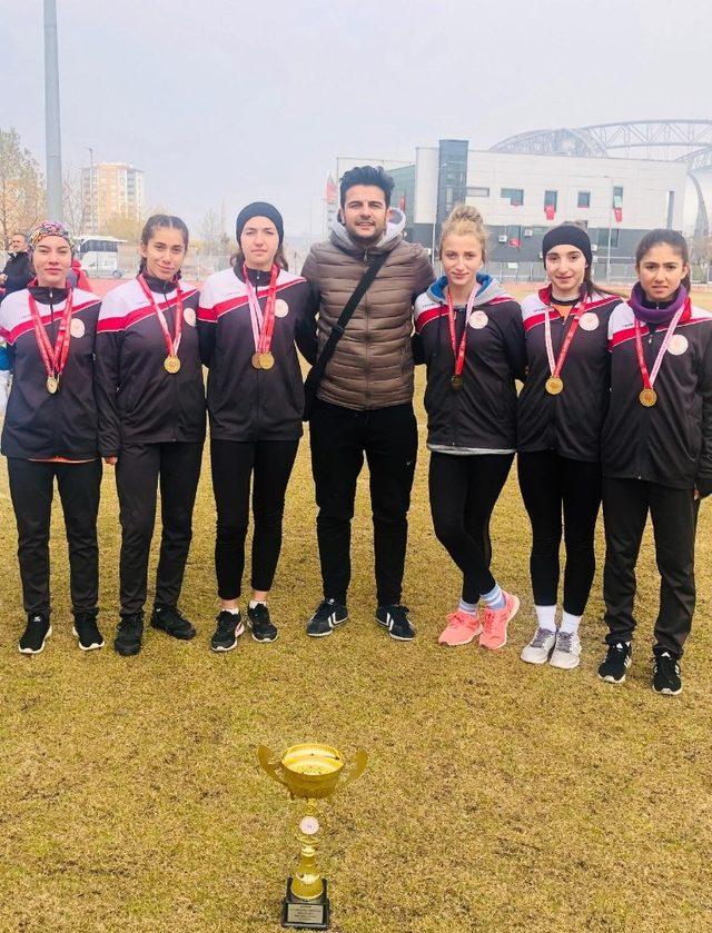 OSB Teknik Koleji atletizmde kupaları topladı