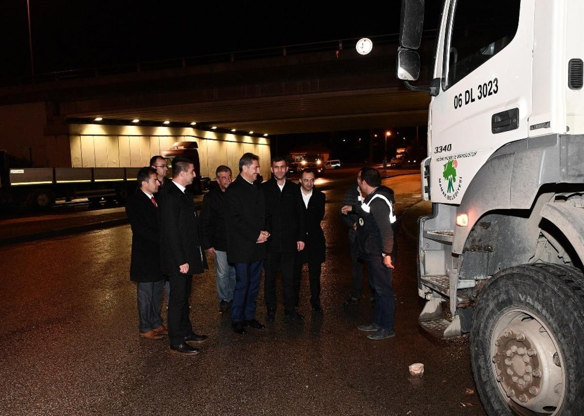 Başkan K&ouml;se&rsquo;den gece mesaisi