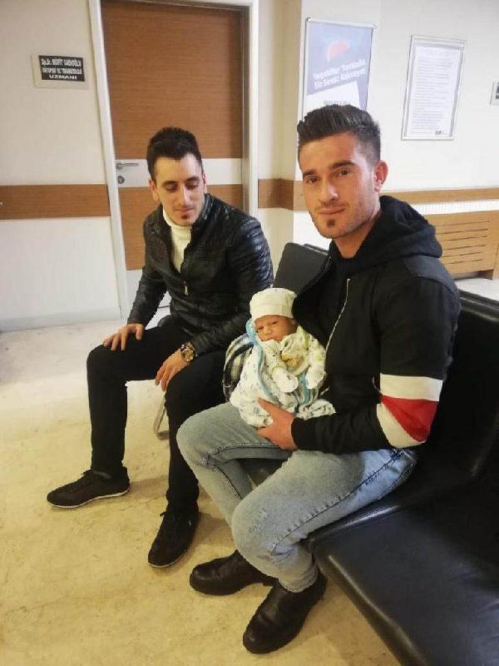 İstanbul'da çanta içinde 15 günlük bebek bulundu G2