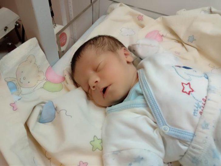 İstanbul'da çanta içinde 15 günlük bebek bulundu G4