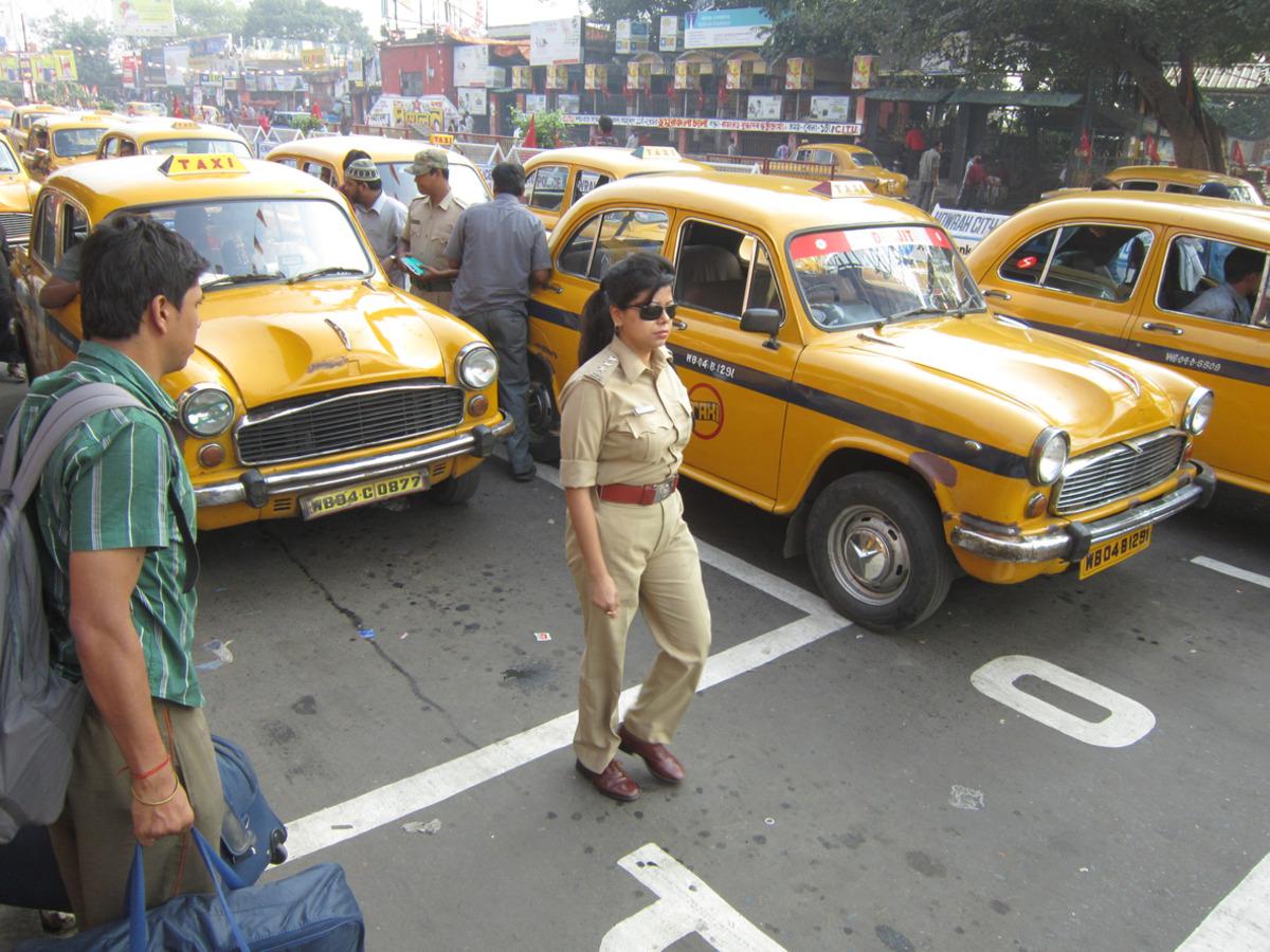 Kuralları takmayan s&uuml;r&uuml;c&uuml;lerden bıkan yetkililerden ilgin&ccedil; &ccedil;&ouml;z&uuml;m!