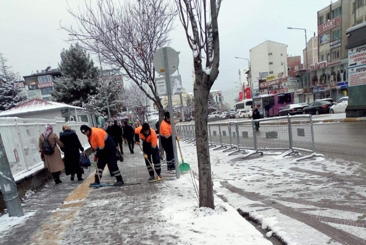 Van&rsquo;da kar temizleme &ccedil;alışması