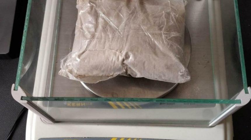 Ara&ccedil;ta uyuşturucu ele ge&ccedil;irildi, 1 şahıs tutuklandı