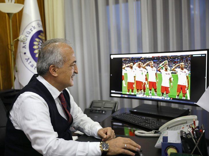 Atatürk Üniversitesi Rektörü Çomaklı, AA'nın "Yılın Fotoğrafları" oylamasına katıldı G1