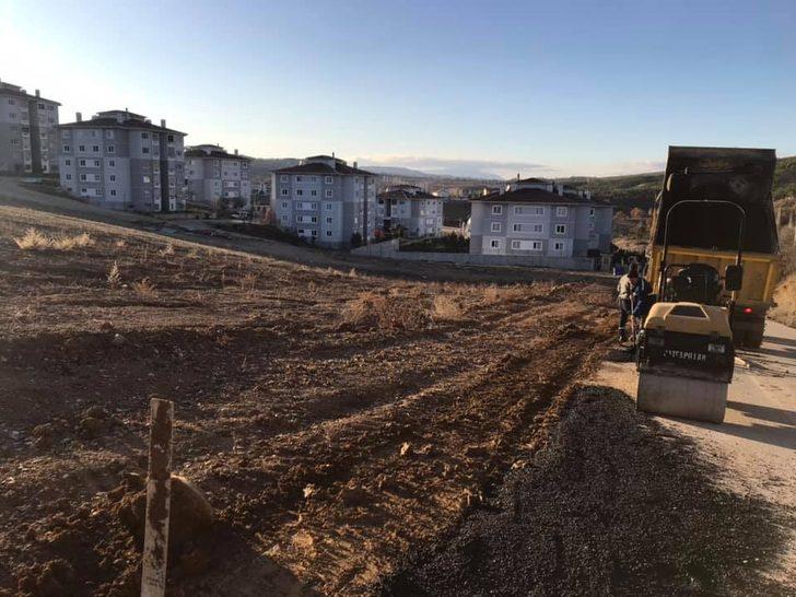 Şaphane TOKİ konutları yolunda bakım ve onarım çalışmaları G3