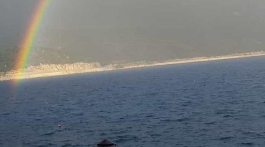 Antalya&rsquo;da yağmur sonrası g&ouml;kkuşağı