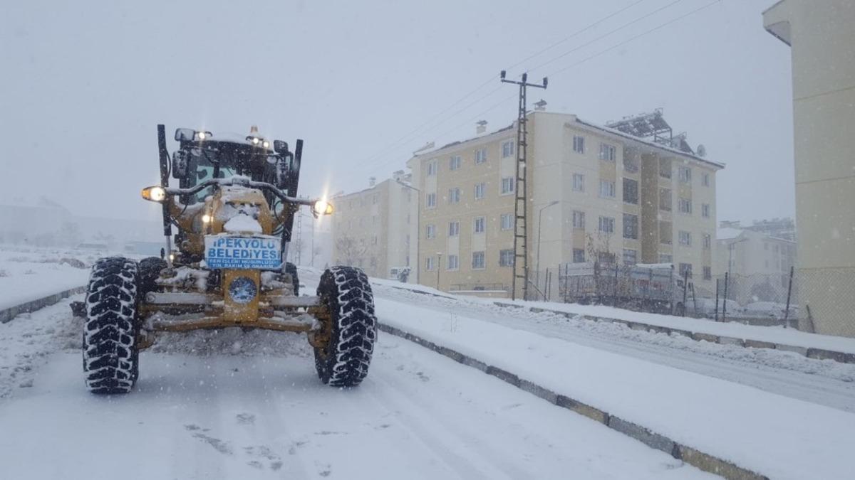 İpekyolu Belediyesinden karla m&uuml;cadele &ccedil;alışması