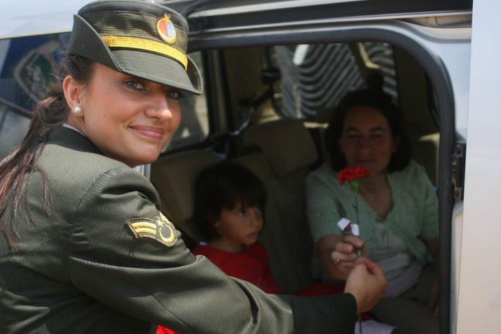 Şehit Astsubay Üstçavuş Esma Çevik'in yürek dağlayan görüntüleri!  G1