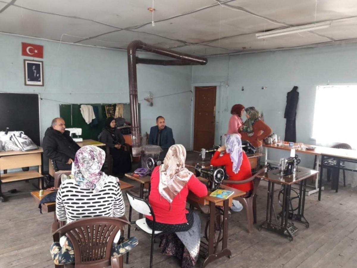 M&uuml;d&uuml;r Musa Kazak: "K&ouml;ylerde a&ccedil;ılan kurslar ekonomiye katkı sağlamalıdır"