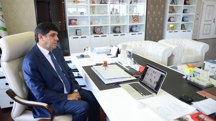 Iğdır Üniversitesi Rektörü Alma, AA'nın "Yılın Fotoğrafları" oylamasına katıldı