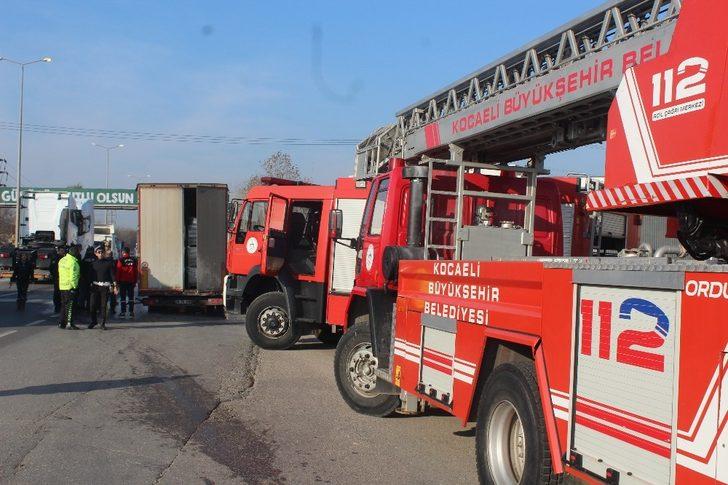 D-100’da seyir halindeki tırda çıkan yangın paniğe neden oldu G2