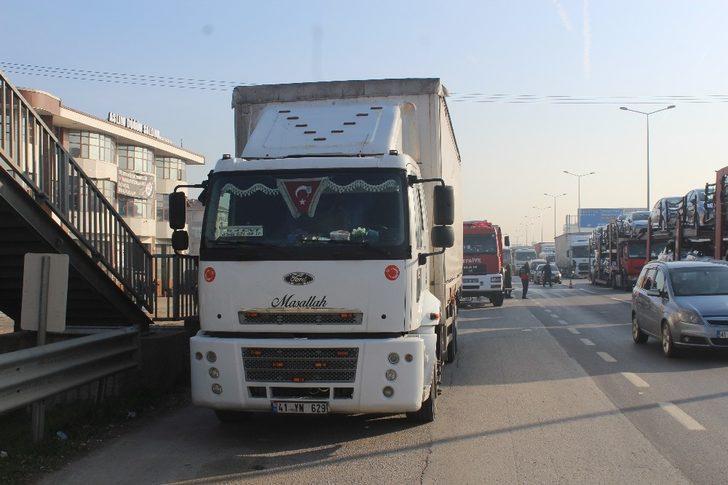 D-100’da seyir halindeki tırda çıkan yangın paniğe neden oldu G4