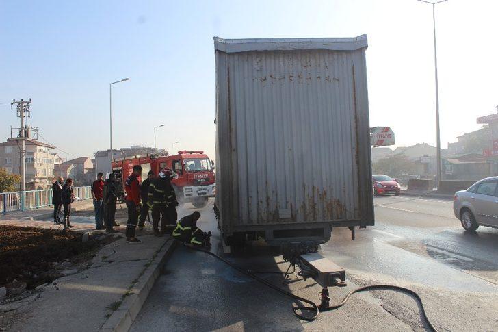D-100’da seyir halindeki tırda çıkan yangın paniğe neden oldu G5