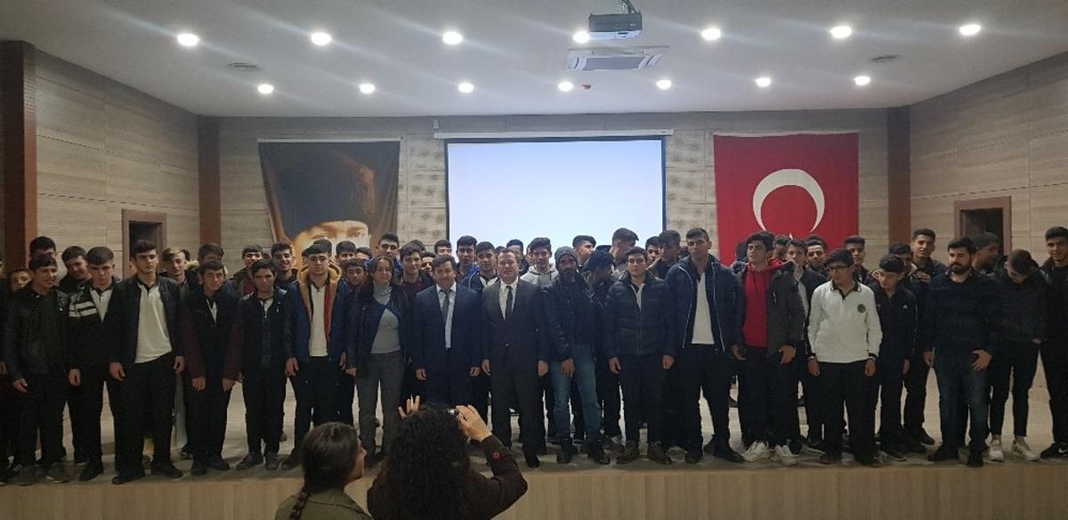 Doğan, mezun olduğu okulda &ouml;ğrencilerle buluştu