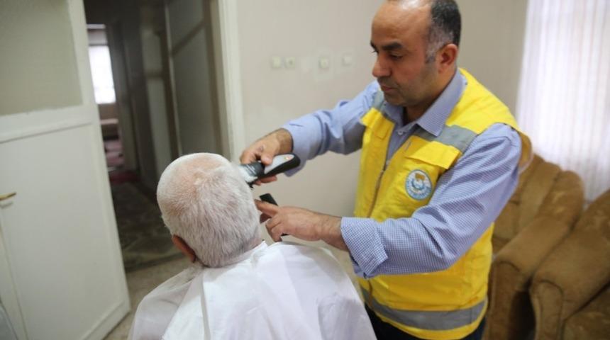 Haliliye&rsquo;de yaşlılara evde bakım hizmeti s&uuml;r&uuml;yor