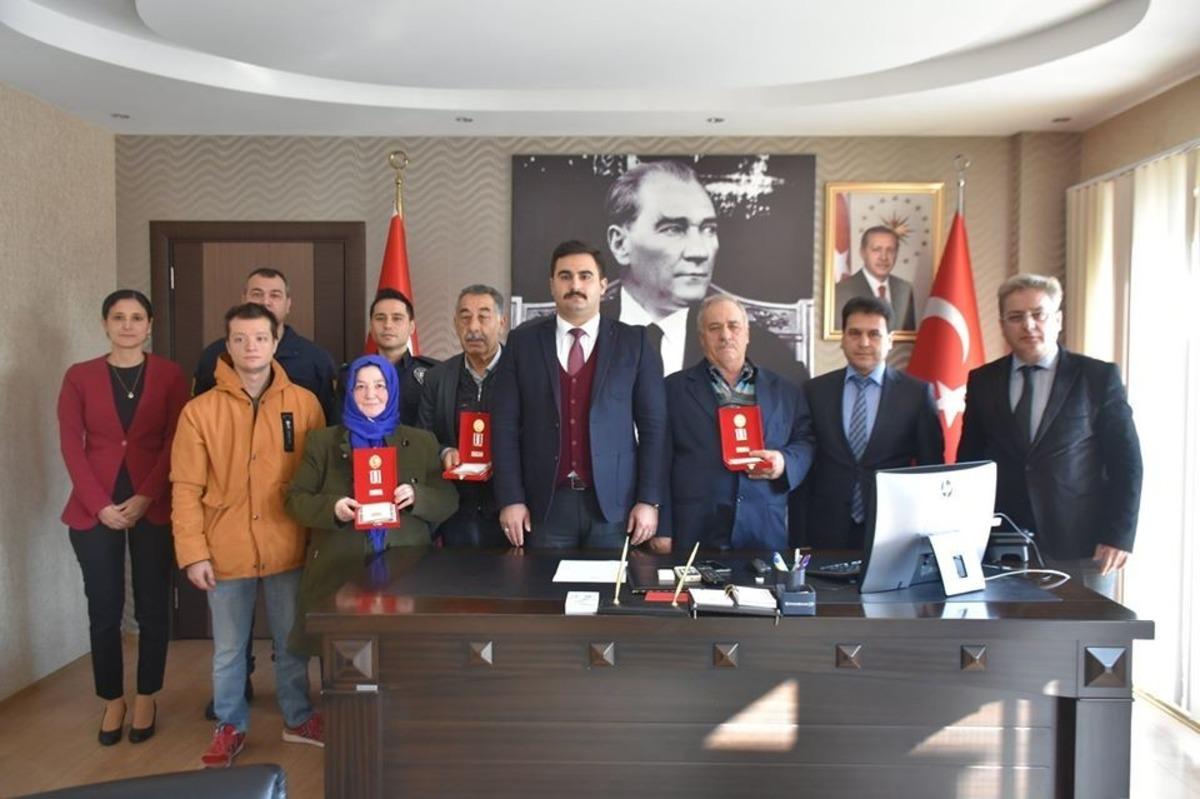 Buharkent&rsquo;te Kıbrıs gazileri i&ccedil;in madalya tevci t&ouml;reni yapıldı