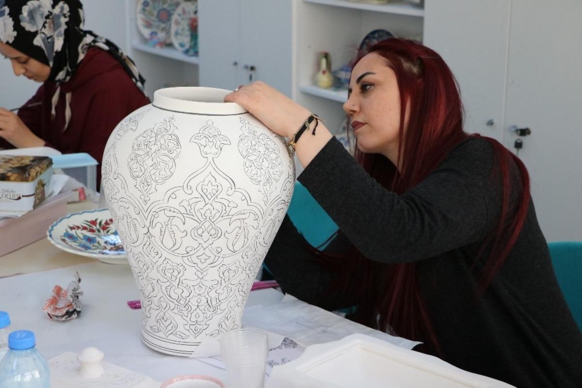 &Ccedil;amur h&uuml;nerli kadınların ellerinde hayat buluyor