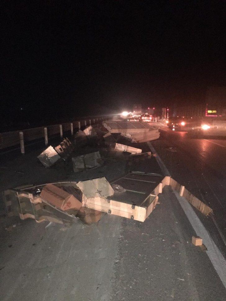 Tır ile traktör çarpıştı, koyunlar telef oldu G3