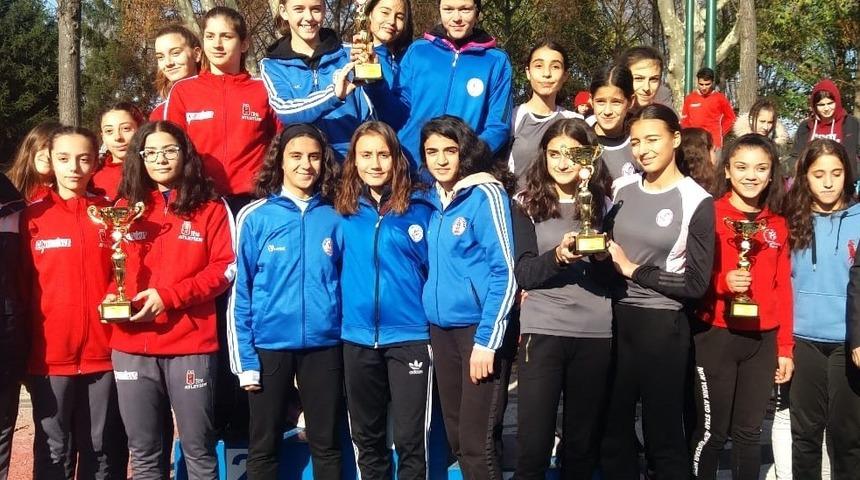 Osmangazili atletler ışık sa&ccedil;tı