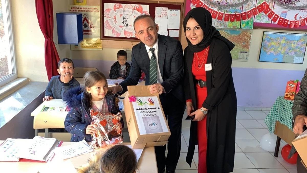 Burhaniye&rsquo;de &uuml;niversiteli gen&ccedil;ler k&ouml;y okullarına umut oldu
