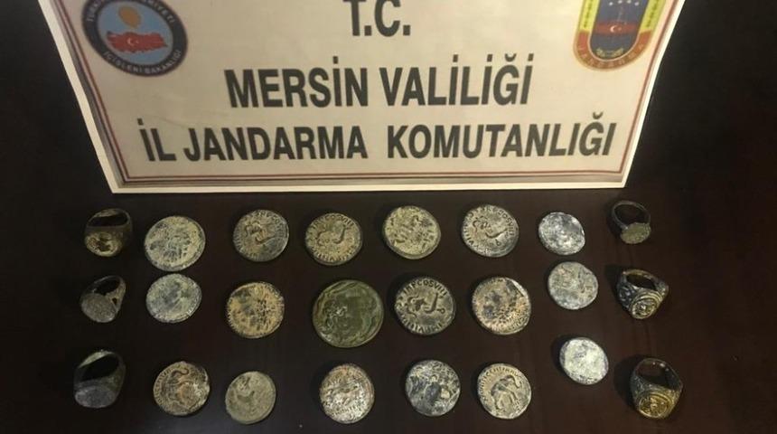 Mersin&rsquo;de tarihi eserleri satmaya &ccedil;alışan bir kişi su&ccedil;&uuml;st&uuml; yakalandı