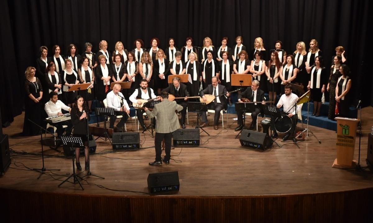 Kadınlar Korosu sevilen t&uuml;rk&uuml;leri seslendirdi