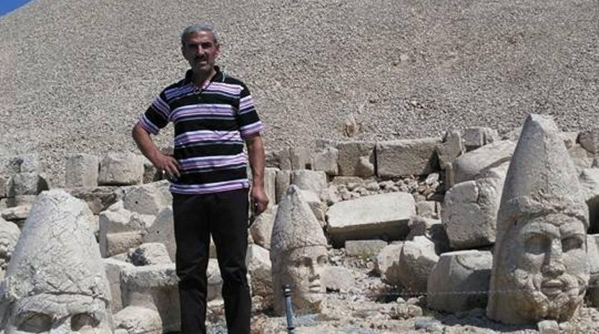 Kardeşinin adına yaptırılan &ccedil;eşmenin başında &ouml;l&uuml; bulundu