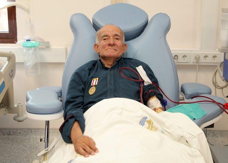 Trakya Üniversitesi Hastanesi çalışanlarından Kıbrıs Gazisi Köse’ye kutlama G1