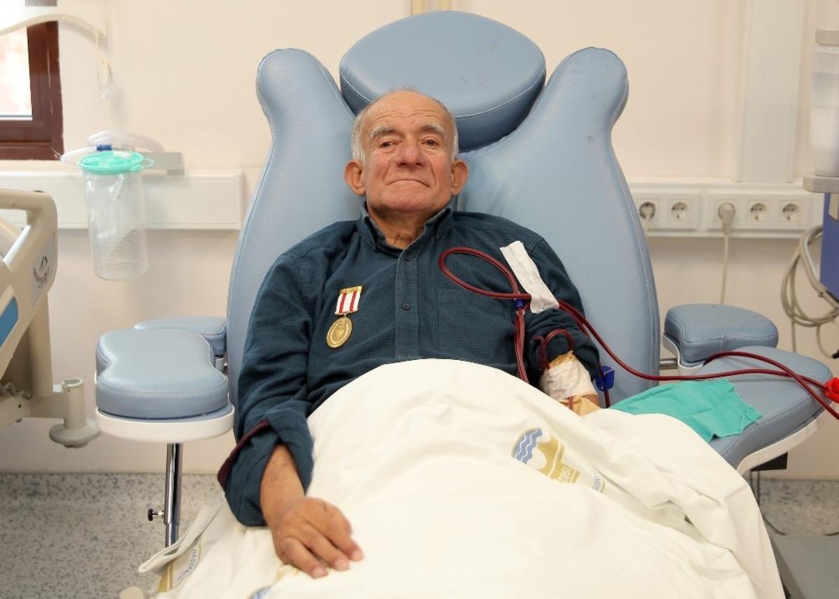 Trakya &Uuml;niversitesi Hastanesi &ccedil;alışanlarından Kıbrıs Gazisi K&ouml;se&rsquo;ye kutlama